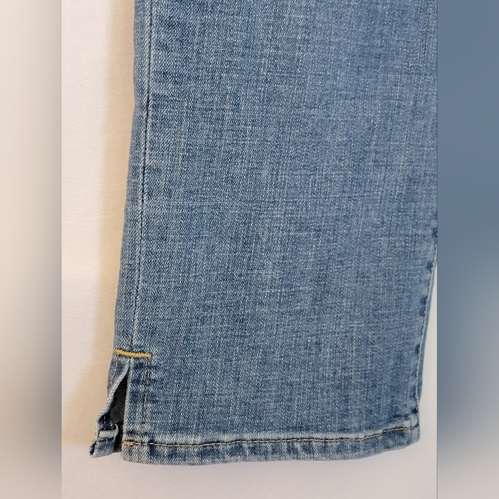 Levi Strauss & CO Classic Capri Jeans Size 10 - Picture 6 of 11